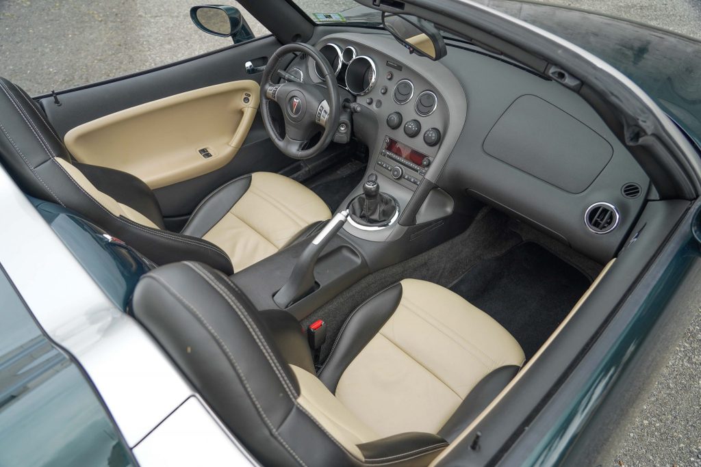 17k-Mile 2008 Pontiac Solstice 5-Speed
